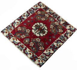 Corner detail of 2000s Shiraz rug showing border pattern and Wool pile