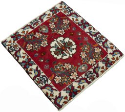 Close-up detail of 2000s Shiraz rug from Iran / Persia showing Wool weave