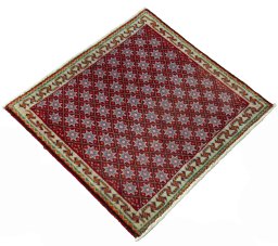 Close-up detail of 2000s Shiraz rug from Iran / Persia showing Wool weave