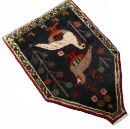 Close-up detail of 2000s Shiraz rug from Iran / Persia showing Wool weave