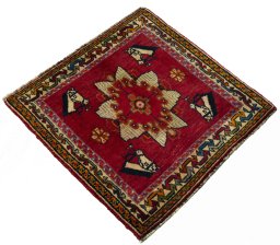Close-up detail of 2000s Shiraz rug from Iran / Persia showing Wool weave