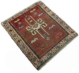 Close-up detail of 2000s Shiraz rug from Iran / Persia showing Wool weave