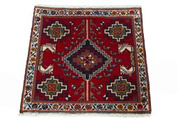 Surface texture of 2000s Shiraz rug with natural Wool and intricate pattern