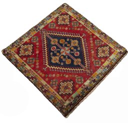 Close-up detail of 2000s Shiraz rug from Iran / Persia showing Wool weave