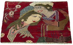 Surface texture of 2000s Shiraz rug with natural Wool and intricate pattern
