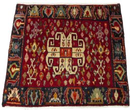 Surface texture of 2000s Shiraz rug with natural Wool and intricate pattern