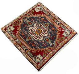 Close-up detail of 2000s Shiraz rug from Iran / Persia showing Wool weave