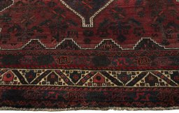 Central medallion detail of 2000s Shiraz rug from Iran / Persia
