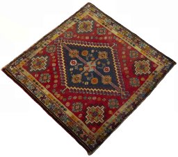 Close-up detail of 2000s Shiraz rug from Iran / Persia showing Wool weave
