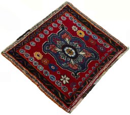 Close-up detail of 2000s Shiraz rug from Iran / Persia showing Wool weave