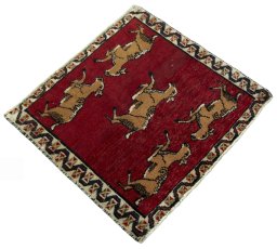 Close-up detail of 2000s Shiraz rug from Iran / Persia showing Wool weave