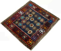 Close-up detail of 2000s Shiraz rug from Iran / Persia showing Wool weave