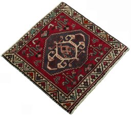 Close-up detail of 2000s Shiraz rug from Iran / Persia showing Wool weave