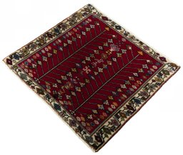 Corner detail of 2000s Shiraz rug showing border pattern and Wool pile