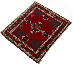 Close-up detail of 2000s Shiraz rug from Iran / Persia showing Wool weave