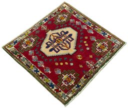 Close-up detail of 2000s Shiraz rug from Iran / Persia showing Wool weave