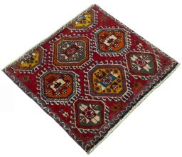 Close-up detail of 2000s Shiraz rug from Iran / Persia showing Wool weave