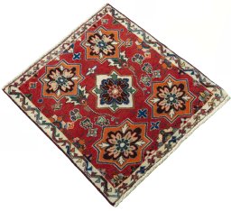Close-up detail of 2000s Shiraz rug from Iran / Persia showing Wool weave