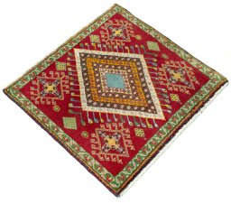 Close-up detail of 2000s Shiraz rug from Iran / Persia showing Wool weave