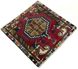 Close-up detail of 2000s Shiraz rug from Iran / Persia showing Wool weave
