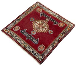 Corner detail of 2000s Shiraz rug showing border pattern and Wool pile