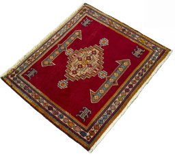Close-up detail of 2000s Shiraz rug from Iran / Persia showing Wool weave