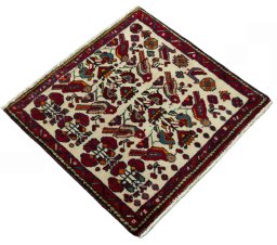 Close-up detail of 2000s Shiraz rug from Iran / Persia showing Wool weave
