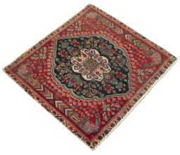 Close-up detail of 2000s Shiraz rug from Iran / Persia showing Wool weave