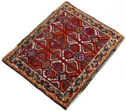 Close-up detail of 2000s Shiraz rug from Iran / Persia showing Wool weave