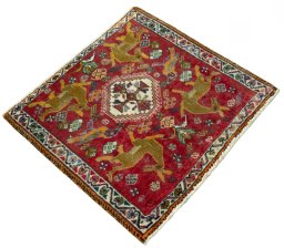 Close-up detail of 2000s Shiraz rug from Iran / Persia showing Wool weave