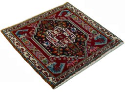Close-up detail of 2000s Shiraz rug from Iran / Persia showing Wool weave
