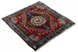 Close-up detail of 2000s Shiraz rug from Iran / Persia showing Wool weave