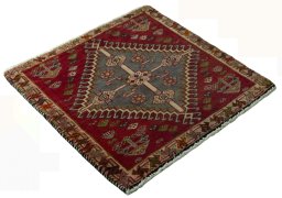 Close-up detail of 2000s Shiraz rug from Iran / Persia showing Wool weave