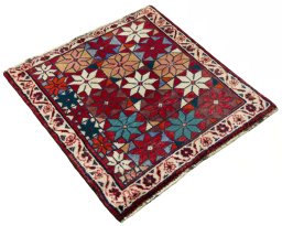 Close-up detail of 2000s Shiraz rug from Iran / Persia showing Wool weave