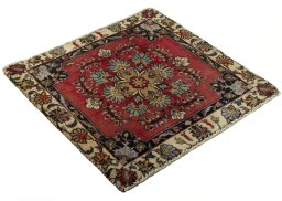 Close-up detail of 2000s Shiraz rug from Iran / Persia showing Wool weave
