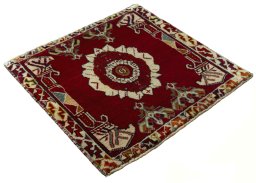 Close-up detail of 2000s Shiraz rug from Iran / Persia showing Wool weave