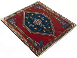 Close-up detail of 2000s Shiraz rug from Iran / Persia showing Wool weave