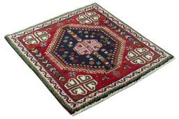 Close-up detail of 2000s Shiraz rug from Iran / Persia showing Wool weave