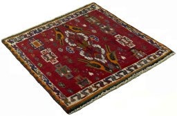 Close-up detail of 2000s Shiraz rug from Iran / Persia showing Wool weave