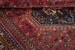 Close-up detail of 2000s Shiraz rug from Iran / Persia showing Wool weave
