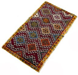 Close-up detail of 2000s Shiraz rug from Iran / Persia showing Wool weave