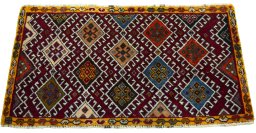 Surface texture of 2000s Shiraz rug with natural Wool and intricate pattern