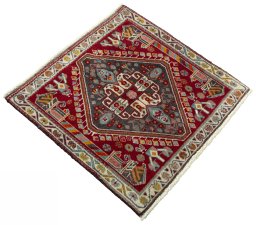 Close-up detail of 2000s Shiraz rug from Iran / Persia showing Wool weave
