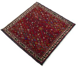 Close-up detail of 2000s Shiraz rug from Iran / Persia showing Wool weave