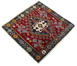 Close-up detail of 2000s Shiraz rug from Iran / Persia showing Wool weave