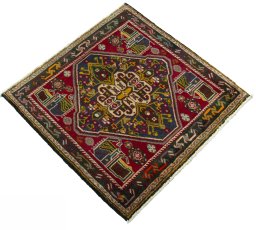 Close-up detail of 2000s Shiraz rug from Iran / Persia showing Wool weave