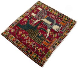 Close-up detail of 2000s Shiraz rug from Iran / Persia showing Wool weave
