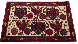 Surface texture of 2000s Shiraz rug with natural Wool and intricate pattern