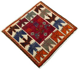Close-up detail of 2000s Shiraz rug from Iran / Persia showing Wool weave