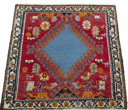 Surface texture of 2000s Shiraz rug with natural Wool and intricate pattern